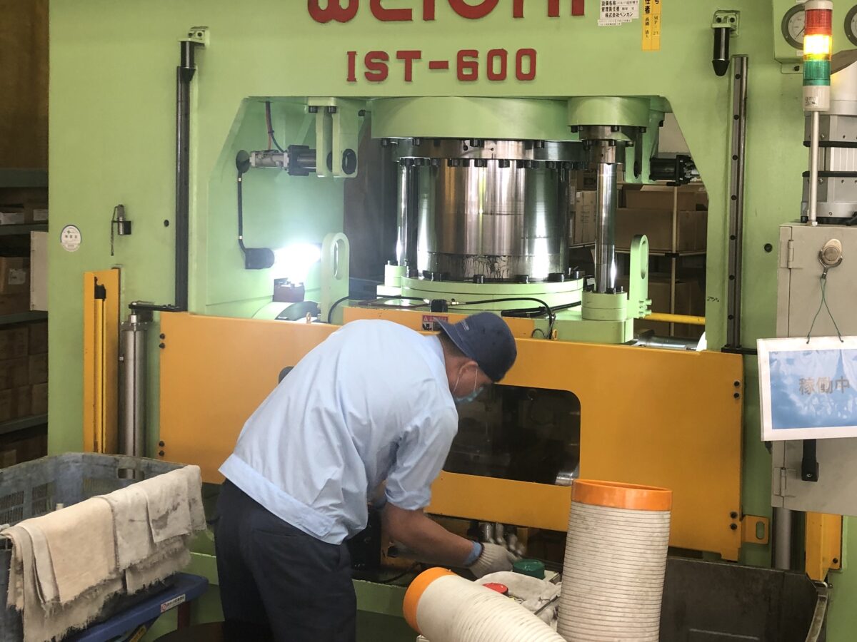 製造設備 油圧プレス機 ステンレス配管のベンカン 製造設備 油圧プレス機 ステンレス配管のベンカン